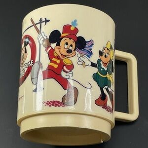 Walt Disney World Plastic Cup Dumbo Donald Mickey Mouse Club Minnie 269 NJ